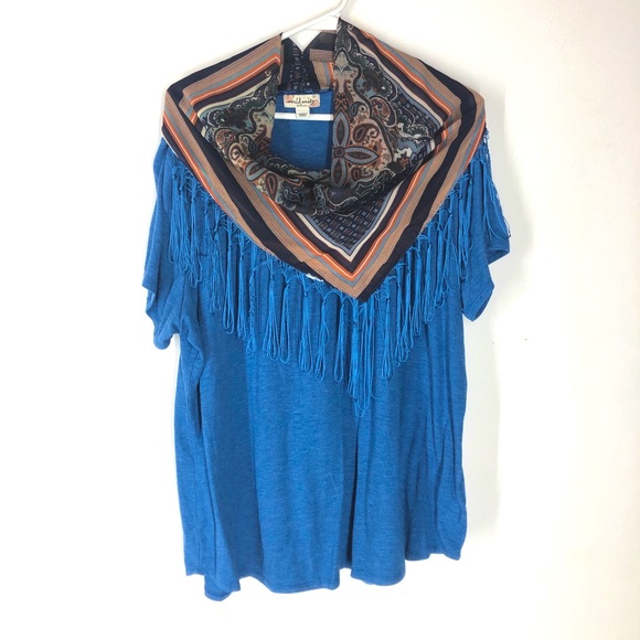 World unity Tops - World unity T-shirt with fringe scarf